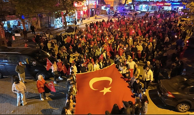 Lapseki’de Fener Alayı ile Cumhuriyet Coşkusu