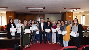 Girişimci kadınlara belgeleri verildi