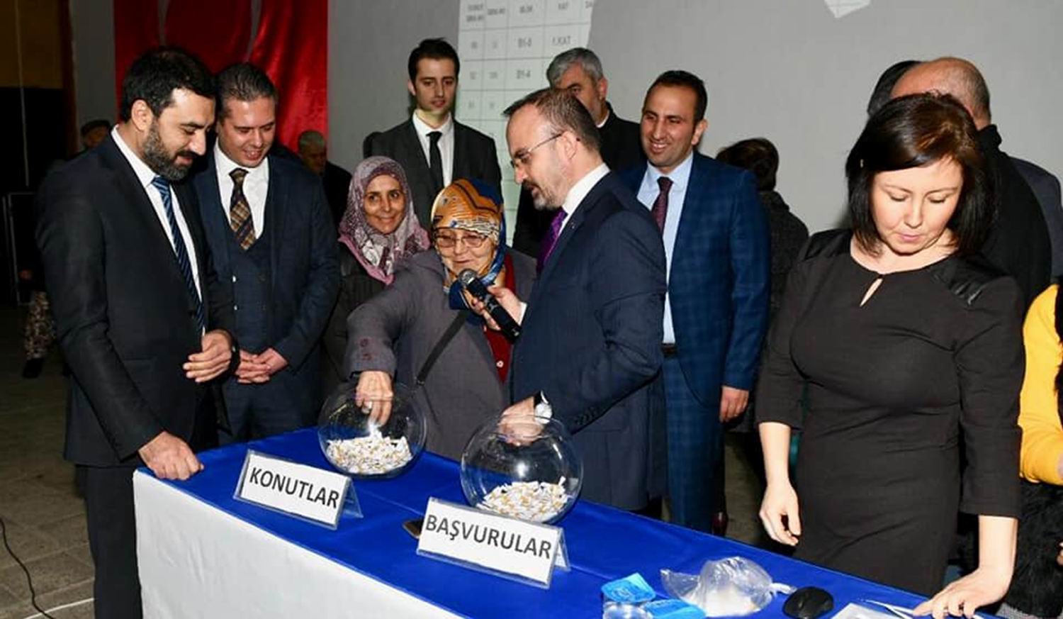 TOKİ konutları sahiplerini buldu