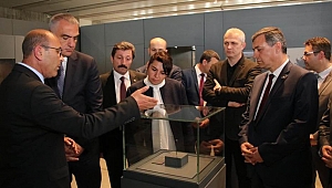 Bakan Ersoy Troya Müzesi’ni inceledi