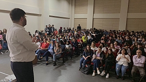 Uslu, üniversite öğrencileriyle buluştu