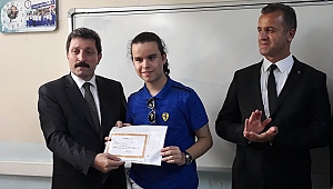 Öğrenciler karnelerine kavuştu