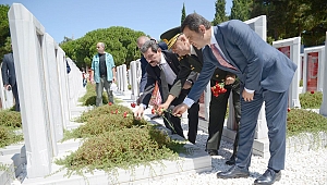 Şehitler Abidesi’nde anma töreni
