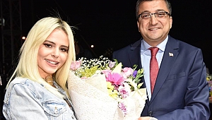 Simge'den muhteşem konser