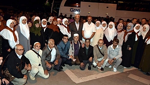 Hemşehrilerini Umre'ye uğurladı