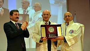 Kahraman'a Fahri Doktora Unvanı verildi