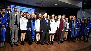 Diş Hekimliği öğrencileri önlüklerini giydi