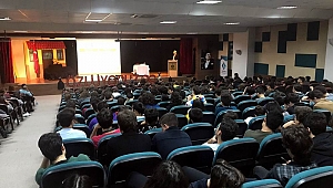 Mithat Atabay'dan öğrencilere sunum