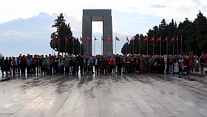 Öğrenciler, Şehitlikleri ziyaret ediyor