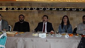 Vali Tavlı gazetecilerle buluştu