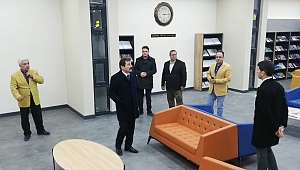 Vali Tavlı, kütüphaneyi inceledi