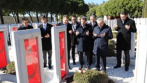Ağbal, Şehitler Abidesi'ni ziyaret etti