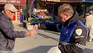 Esnafa ve vatandaşa eldiven dağıtıldı