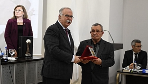Gökhan’dan İsmail Usta'ya plaket