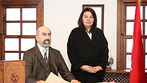 İskenderoğlu; “İstiklâl Marşı destansı bir eserdir”