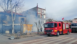 Cumhuriyet Meydanı'nda korkutan yangın