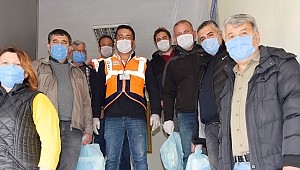 Muhtarlara maskeler teslim edildi