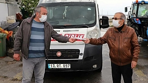 Başkan Özacar maske dağıttı