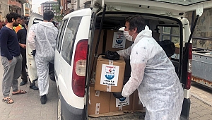 Gelibolu'da erzak paketi dağıtımı