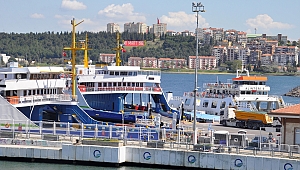 Gemi düdükleri denizciler için çaldı