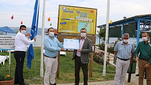 Kepez Plajı'nda 'Mavi Bayrak'  dalgalanıyor