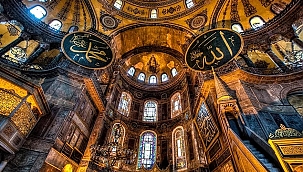 Ayasofya'da kalabalık artıyor