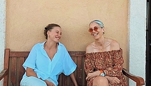 Serenay Sarıkaya Çanakkale'de tatilde