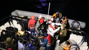 Çanakkale açıklarında 53 düzensiz göçmen kurtarıldı