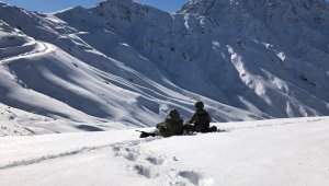 Hakkari'de çığ: 1 şehit, 1 kayıp