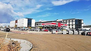 Hastane bölgesi toprak yoldan kurtuldu