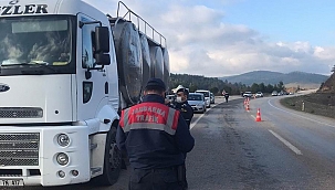 Jandarma ekiplerinden trafik denetimi