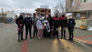 Polis ekiplerinden engelli çocuğa doğum günü sürprizi
