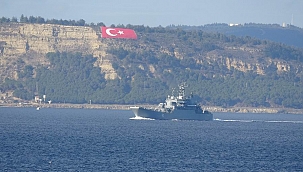 Rus savaş gemisi Çanakkale Boğazı’ndan geçti