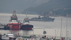 Rus savaş ve askeri römorkör gemisi Çanakkale Boğazı'ndan geçti