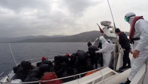 Türk karasularına bırakılarak ölüme terk edilen 26 göçmen kurtarıldı
