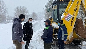 Kaymakam Göktaş kar ekiplerinin yanında