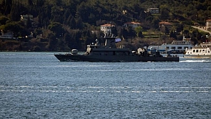 Yunan donanmasına ait gemi Boğaz’dan geçiş yaptı