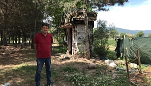 Arabasını 30 yıldır bahçede sergiliyor