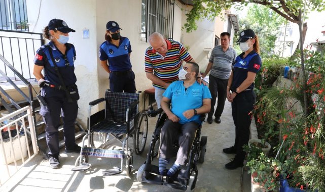 Başkan Atay'dan yürüme engelli Aktaş'a akülü araç