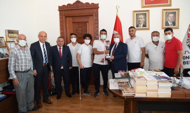 Başkan Mahçiçek'ten ampute sporculara malzeme desteği