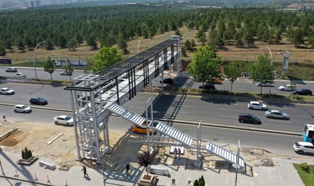 Başkent'te yaya üst geçit yapımı hızlandı