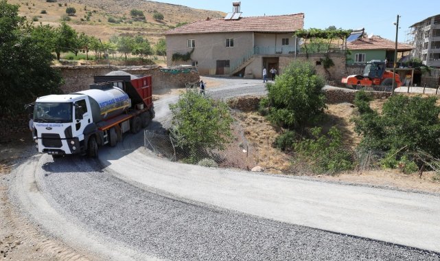 Battalgazi Belediyesi'nden 10 kilometrelik sathi kaplama çalışması