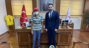 Biriktirdiği 15 Temmuz anısı paralarını bağışladı