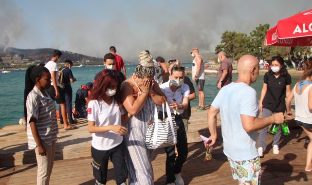Bodrum'da orman yangınında otellerden 3 bin kişi tahliye edildi