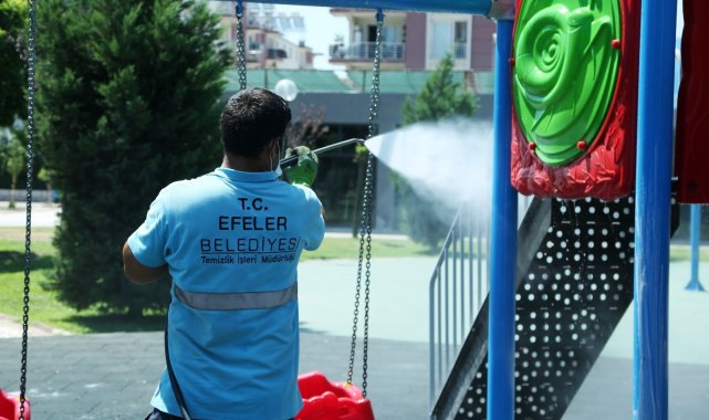 Efeler'de parklar temizleniyor
