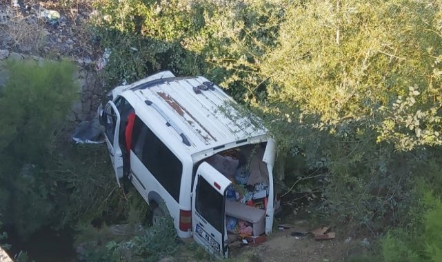 Eğirdir'de araç kanala uçtu: 2 ölü, 6 yaralı