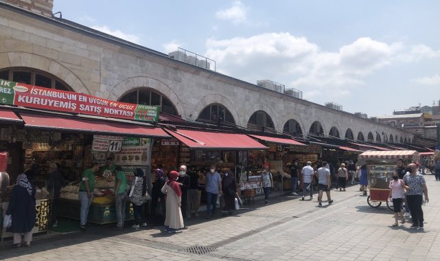 Eminönü esnafı 'bayram' yapıyor