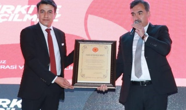 Kaymakam Fikret Dağ, Ahlatlıların 'Fahri Hemşehrisi' oldu