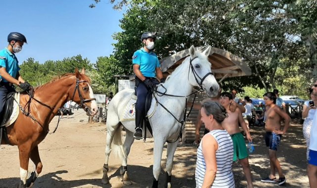 Kuşadası'ndaki milli parkın sahilleri atlı jandarma timine emanet