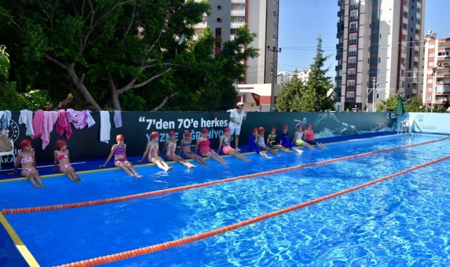 Mezitli'de portatif havuz açıldı